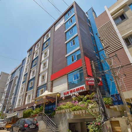 Hotel Raintr33 海得拉巴 外观 照片