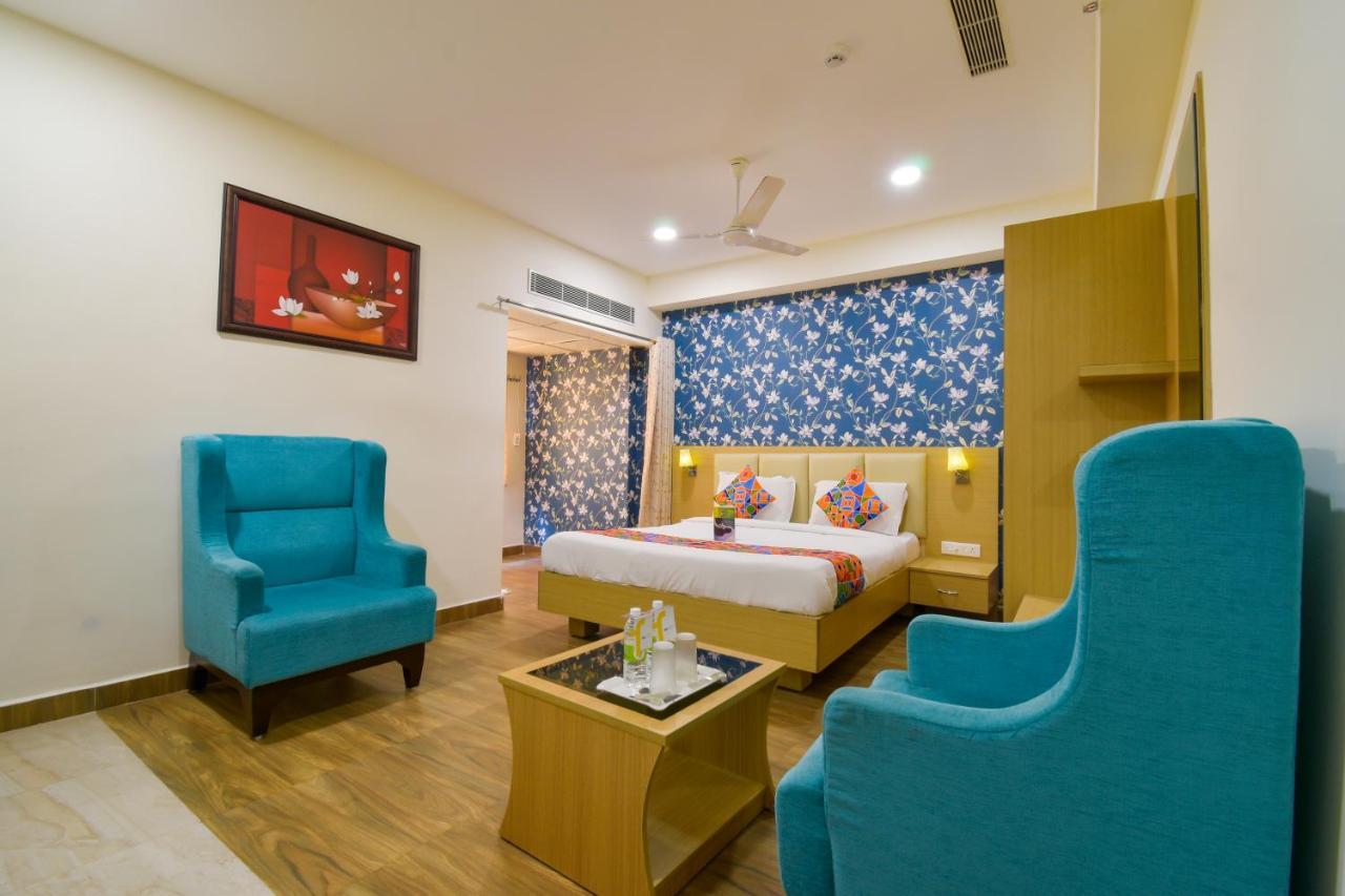 Hotel Raintr33 海得拉巴 外观 照片