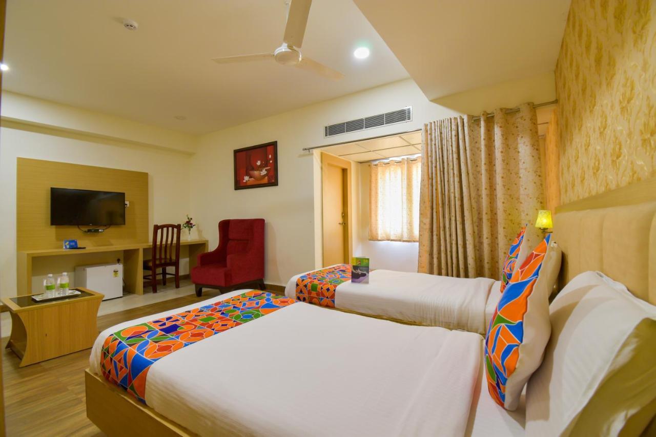 Hotel Raintr33 海得拉巴 外观 照片