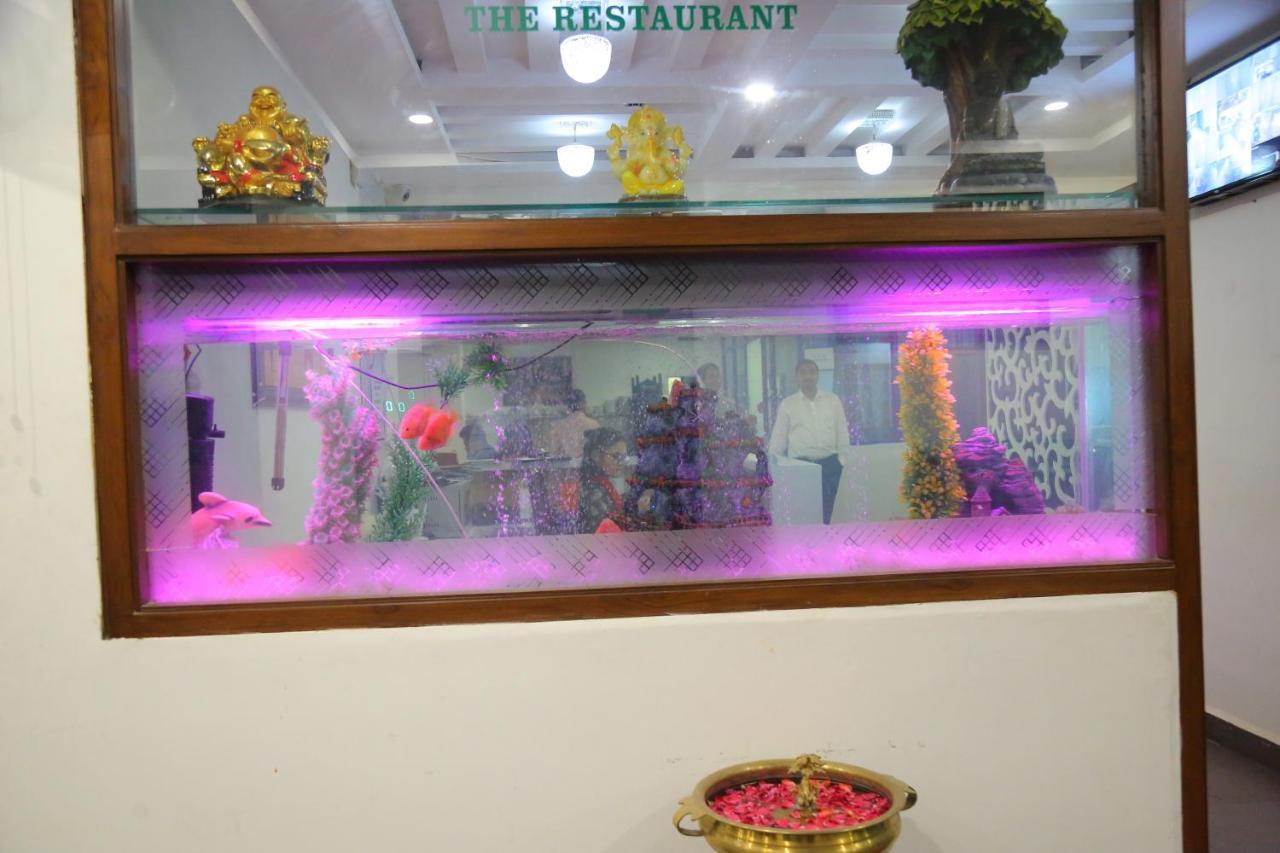 Hotel Raintr33 海得拉巴 外观 照片