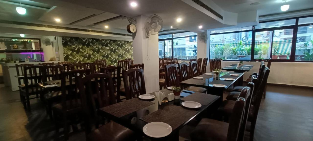 Hotel Raintr33 海得拉巴 外观 照片
